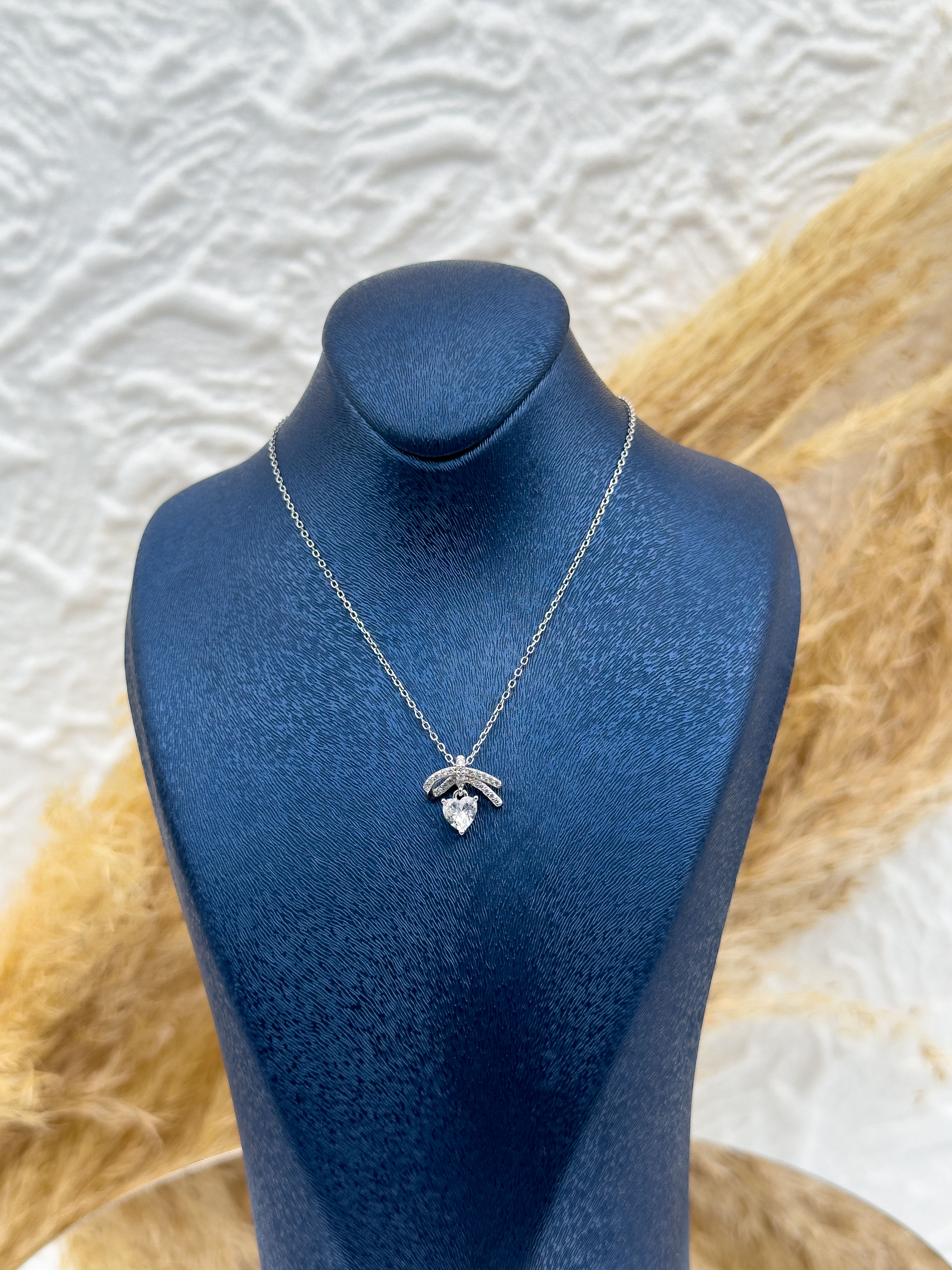 925 Ayar Gümüş Fiyonk Model Kalpli Kadın Kolye – Zarif ve Romantik